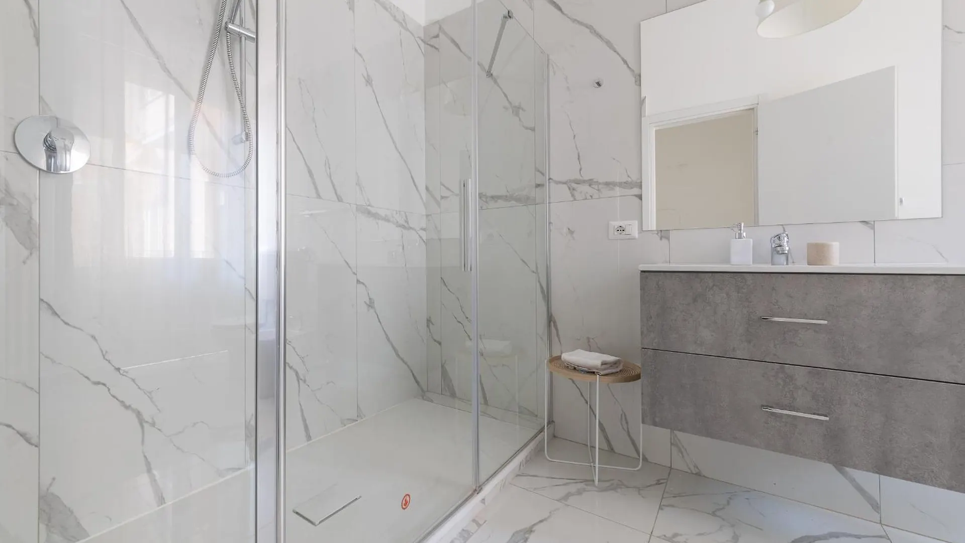 Pensionat Leia Hospitality Hotell Milano